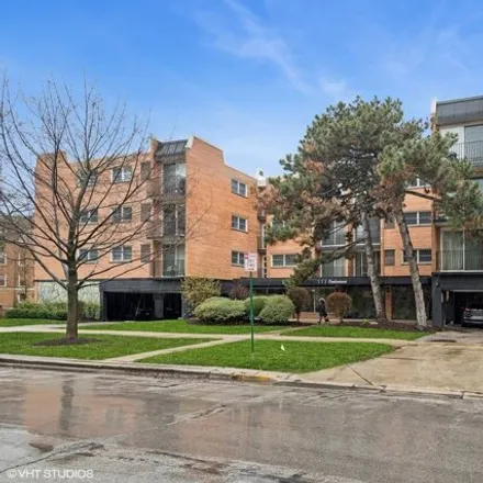 Buy this 2 bed condo on 609 Washington Boulevard in Oak Park, IL 60302