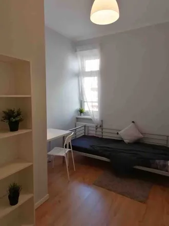 Rent this 5 bed room on Świętojańska 82 in 81-389 Gdynia, Poland