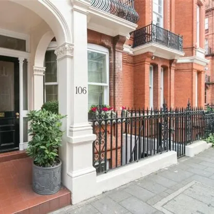 Rent this 2 bed room on 106-116 Park Street in London, W1K 6RD