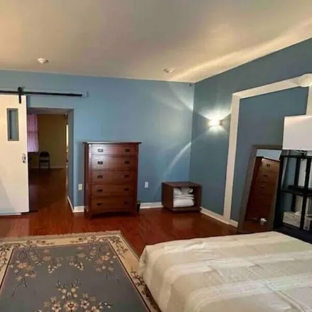 Rent this 1 bed house on Pittsburgh
