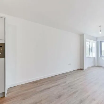 Rent this 2 bed apartment on Famet Avenue in London, CR8 2DN