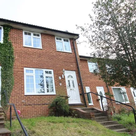 Image 1 - Spencer Way, Salfords, RH1 5DQ, United Kingdom - Townhouse for rent
