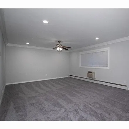 Image 3 - 10 Westgate Drive, Bohemia, Islip, NY 11716, USA - Apartment for rent