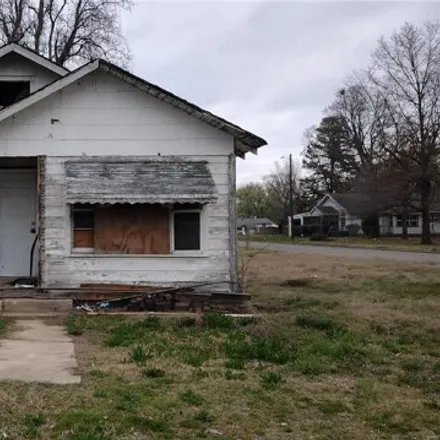 Buy this 2 bed house on 176 East Davis Street in Malden, Dunklin County