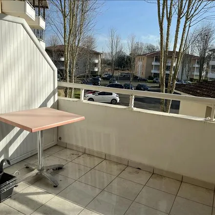 Rent this 2 bed apartment on Saint-Pierre-du-Mont in Landes, France