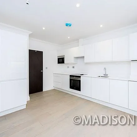 Image 9 - The Pines, London, IG8 0RW, United Kingdom - Apartment for rent