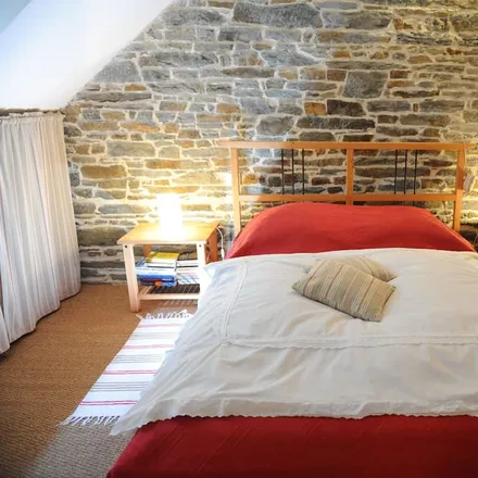 Rent this 2 bed townhouse on 56930 Pluméliau-Bieuzy