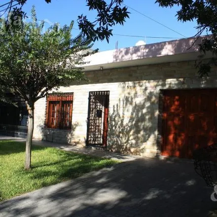 Buy this 2 bed house on Avenida Argentina 300 in Partido de Ezeiza, 1806 Tristán Suárez