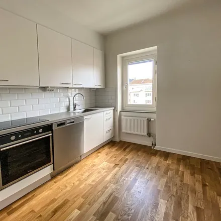 Rent this 5 bed apartment on Husqvarna Tyger & Symaskiner in Hospitalsgatan, 601 81 Norrköping