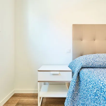 Rent this 2 bed apartment on Madrid in Calle de Barrilero, 5