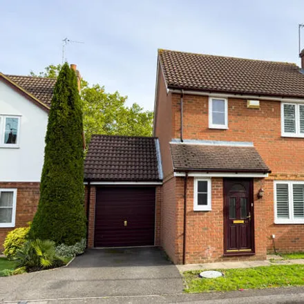 Buy this 3 bed house on 20 Bewdley Close in Hatching Green, AL5 1QX