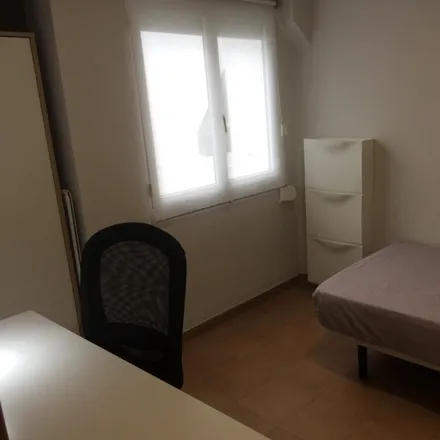 Rent this 4 bed room on Carrer de la Pobla de Farnals in 41A, 46022 Valencia