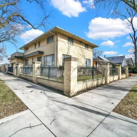 Image 4 - 8921 South Eberhart Avenue, Chicago, IL 60619, USA - House for sale