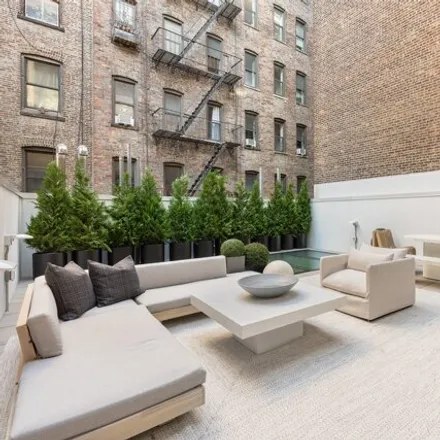 Image 4 - 217 West 20th Street, New York, NY 10011, USA - Townhouse for sale