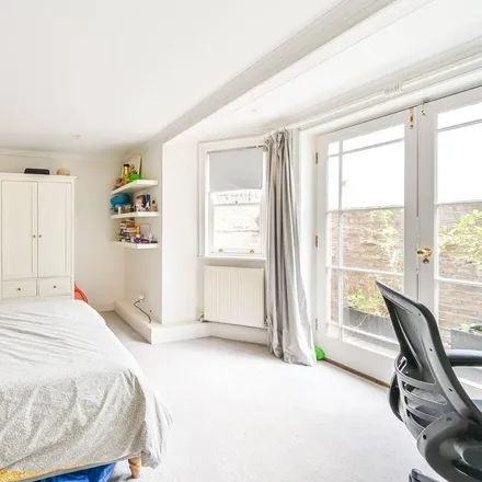 Image 5 - 79 Thurleigh Road, London, SW12 8UE, United Kingdom - Apartment for rent