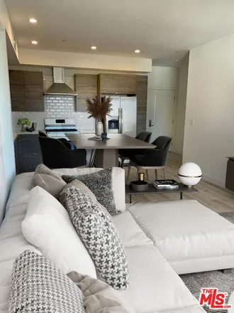 Rent this 3 bed apartment on Fairfax & Saturn in South Fairfax Avenue, Los Angeles