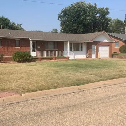 Image 2 - 213 East 10th Street, Ellsworth, KS 67439, USA - House for sale