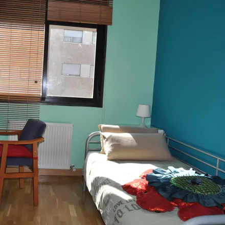 Rent this 4 bed room on Madrid in Farmacia - Calle Óbolo 25, Calle del Óbolo