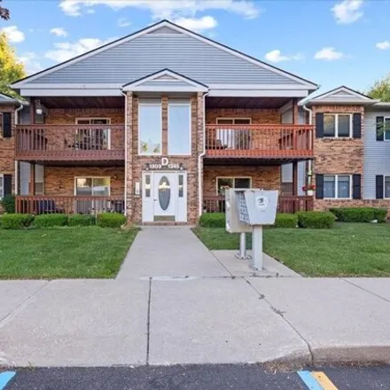 Buy this 2 bed condo on 1345 Shoemaker Drive in Westland, MI 48185