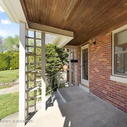 Image 7 - 1930 North Circle Drive, Jefferson City, MO 65109, USA - House for sale
