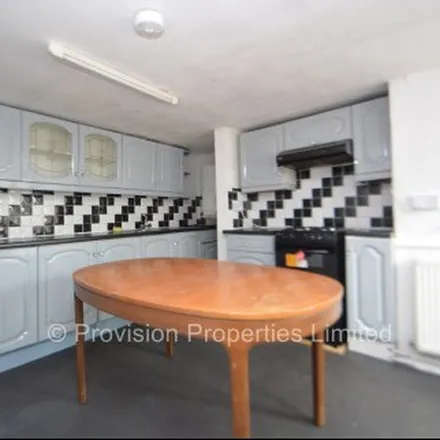 Image 5 - Beechwood Row, Leeds, LS4 2LY, United Kingdom - Townhouse for rent