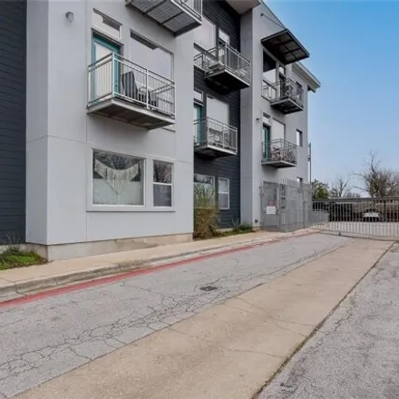 Image 3 - 2931 East 12th Street, Austin, TX 78702, USA - Condo for sale