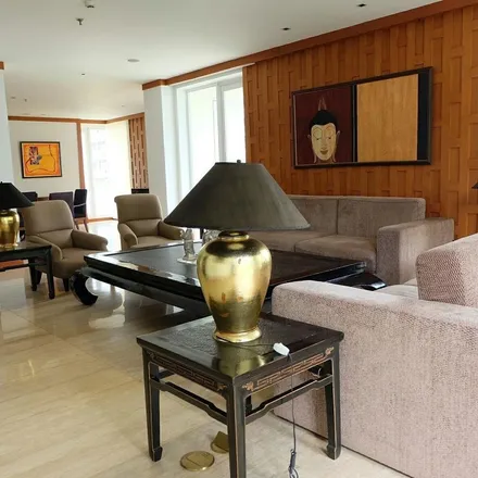 Rent this 3 bed apartment on Bangkok City Hall in Dinso Road, Phra Nakhon District