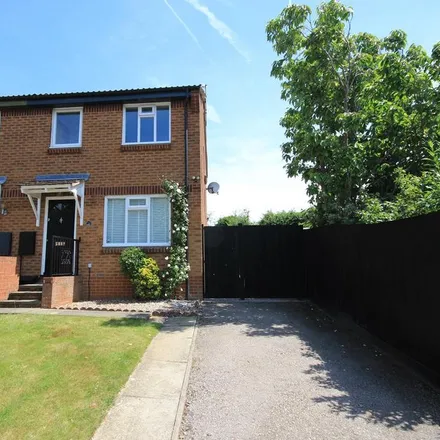 Rent this 3 bed duplex on Lipscombe Drive in Flitwick, MK45 1XH