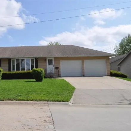 Buy this 3 bed house on 1015 West 21st Street in Carroll, IA 51401