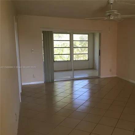 Image 4 - Posh French Cleaners, Southwest Natura Boulevard, Carver Heights, Deerfield Beach, FL 33441, USA - Condo for rent