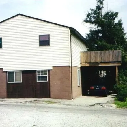 Buy this studio house on 22 Lawn Avenue in Uniontown, PA 15401