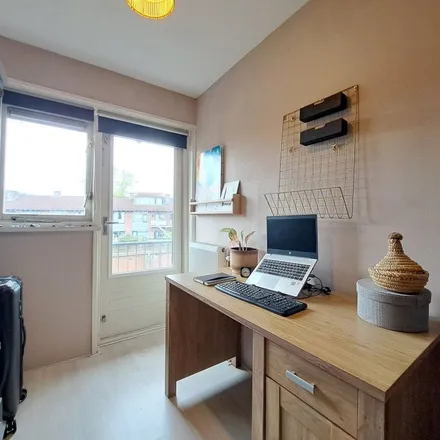 Rent this 3 bed apartment on Spieghelstraat 13 in 3314 AS Dordrecht, Netherlands