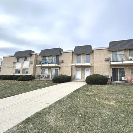 Rent this 2 bed condo on 1430 N Evergreen Ave Apt 2B in Arlington Heights, Illinois