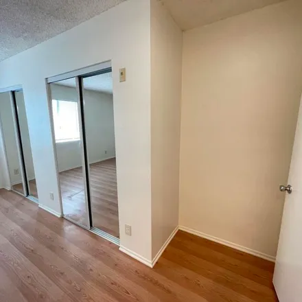 Image 7 - 10121 Samoa Avenue, Los Angeles, CA 91042, USA - Apartment for rent