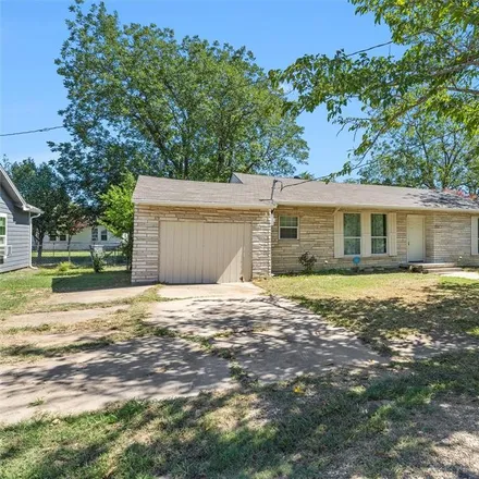 Image 3 - 304 North King Street, Itasca, Hill County, TX 76055, USA - House for sale