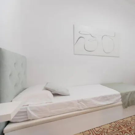 Rent this 8 bed room on Fèlix Pizcueta - Ciril Amorós in Carrer de Fèlix Pizcueta, 46004 Valencia