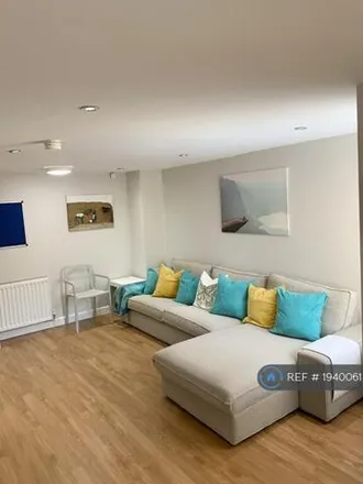 Rent this 6 bed townhouse on 125 Empress Road in Liverpool, L7 8SF