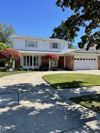Buy this 4 bed house on 1170 Hollywood Avenue in Grosse Pointe Woods, MI 48236