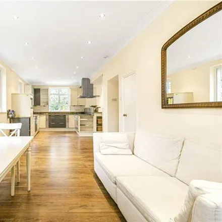 Image 5 - Dartmouth Place, London, W4 2RH, United Kingdom - House for sale