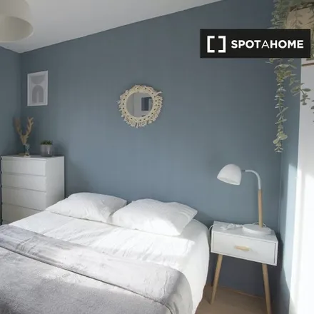 Rent this 6 bed room on 199 Avenue Félix Faure in 69003 Lyon, France