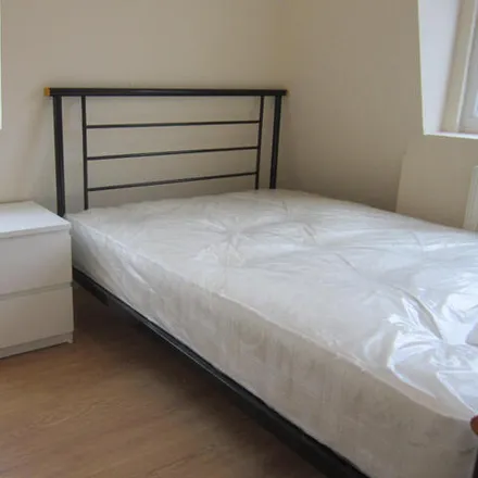 Rent this 2 bed apartment on 99-119 Hammersmith Road in London, W14 0QR