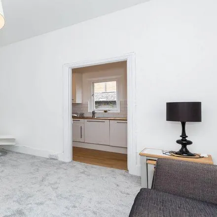 Rent this 3 bed apartment on Bikehangar 2059 in College Place, London
