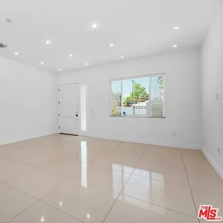 Image 3 - 5758 Newcastle Avenue, Los Angeles, CA 91316, USA - House for rent