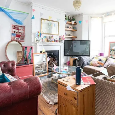 Image 2 - Gillespie Park Nature Reserve, Seven Sisters Road, London, N4 2HX, United Kingdom - Apartment for rent