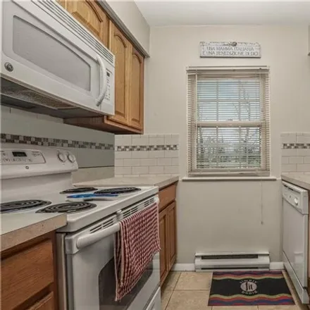 Image 9 - 200 Woodland Hills Road, City of White Plains, NY 10603, USA - Condo for sale