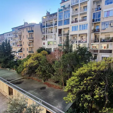 Image 6 - 5 Avenue du Maréchal Foch, 13004 Marseille, France - Apartment for rent