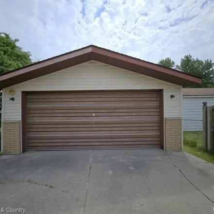 Image 3 - 39622 University Dr, Sterling Heights, Michigan, 48310 - House for sale