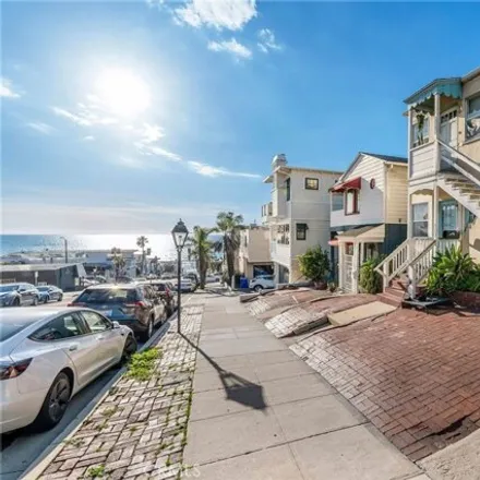 Image 5 - 323;325 Marine Avenue, Manhattan Beach, CA 90266, USA - Apartment for sale