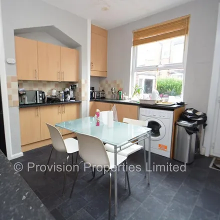 Image 2 - Back School View, Leeds, LS6 1EN, United Kingdom - Townhouse for rent