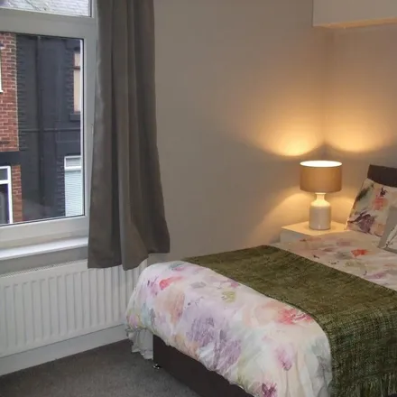 Rent this 1 bed room on Barnsley College in Caxton Street, Barnsley